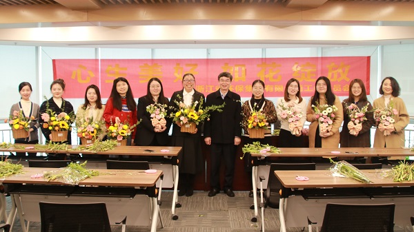 0304環(huán)保集團(tuán)工會組織開展三八婦女節(jié)“心生美好 如花綻放”主題插花活動.jpg